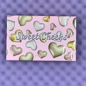Eloise Sweet Cheeks Heart Palette